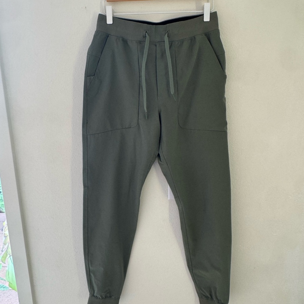 Lululemon Men's Olive Green Jogger Pants size Medium